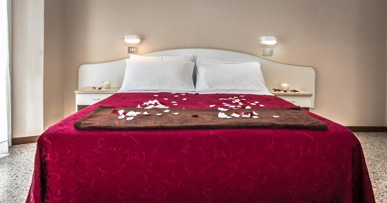 Hotel London Каттолика Экстерьер фото