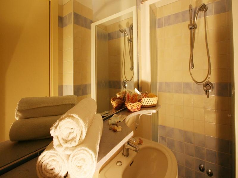 Hotel London Каттолика Экстерьер фото