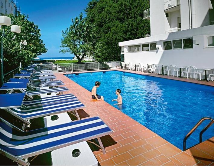 Hotel London Каттолика Экстерьер фото