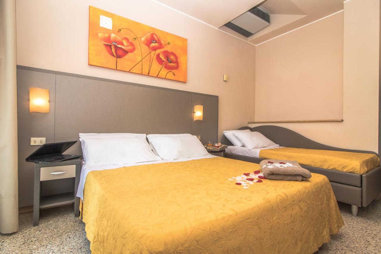 Hotel London Каттолика Экстерьер фото