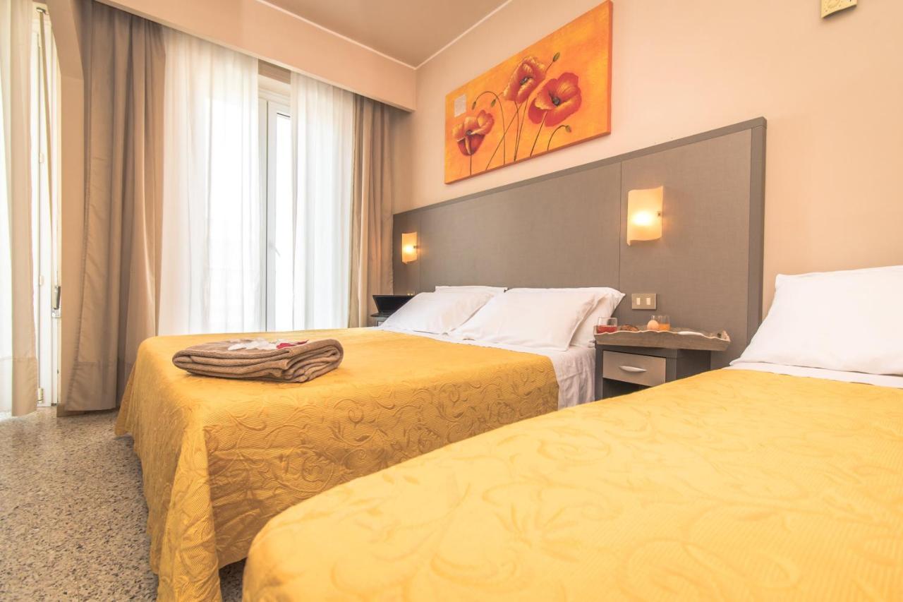 Hotel London Каттолика Экстерьер фото