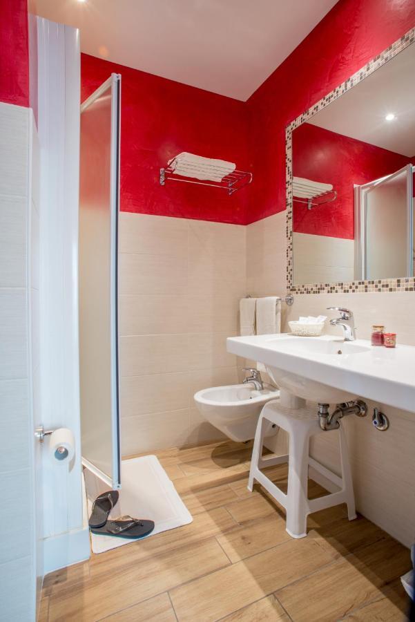 Hotel London Каттолика Экстерьер фото