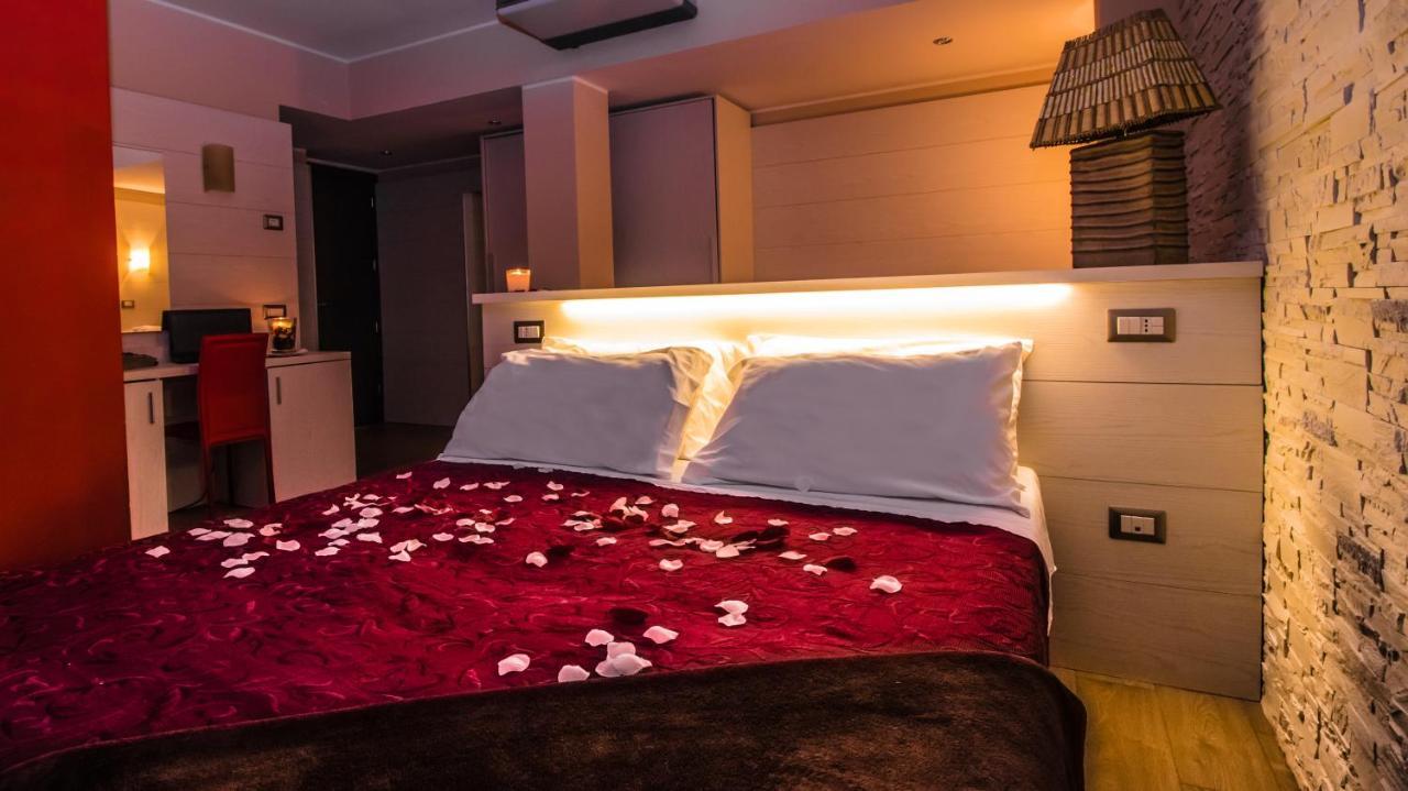 Hotel London Каттолика Экстерьер фото